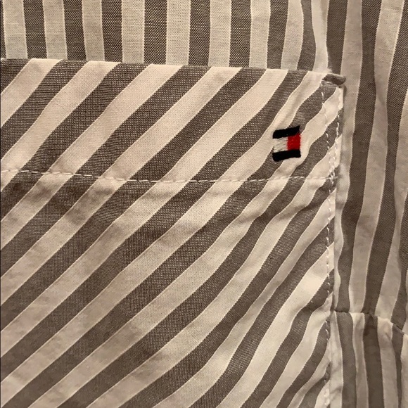 Tommy Hilfiger Large striped women’s button down - Picture 6 of 8